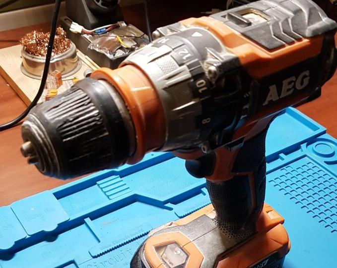 Разборка и чистка шуруповерта AEG BSB18CBL