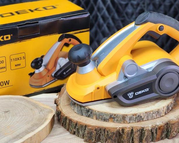 Электрорубанок Deko DKEP1400W на 1400 Вт: обзор доступной модели для хобби и домашней мастерской